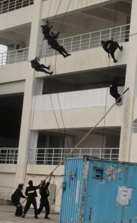 Công an Hà Nội chống bạo loạn, khủng bố và giải cứu con tin